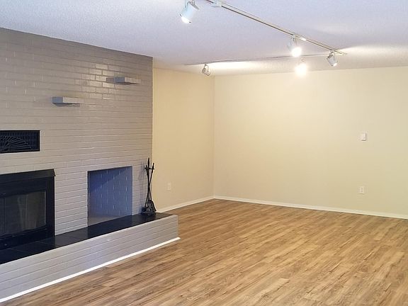 5th image of 3211 26th Ave NE Unit B
