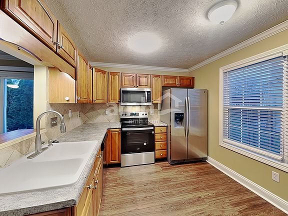 3rd image of 6707 Wimbledon Dr