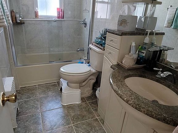5th image of 7545 Furmanville Ave
