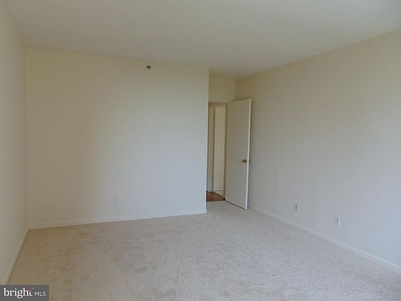4th image of 3709 S George Mason Dr APT 813