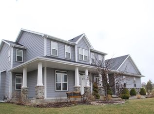 9400 Ashbury Ln, Pleasant Prairie, WI 53158