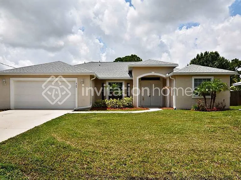668 SE Damask Ave — Photo 1