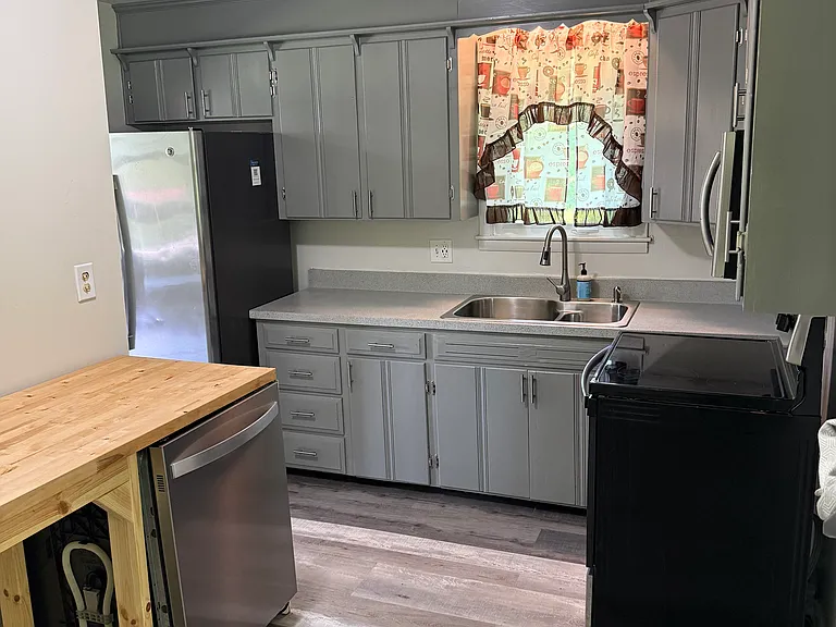 3300 Courtney Ct — Photo 2