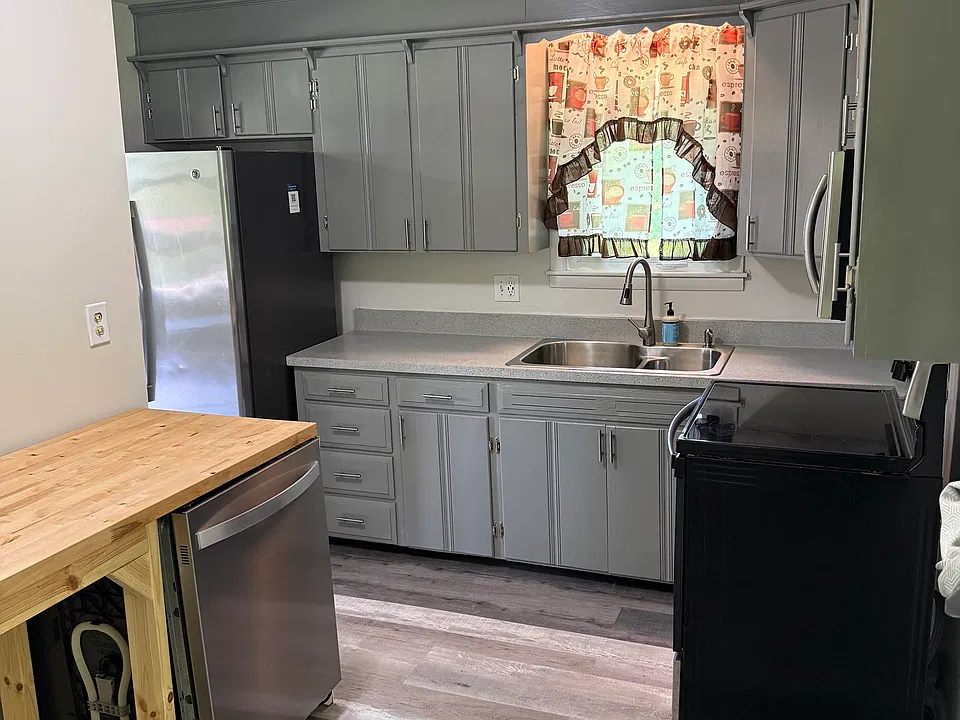 3300 Courtney Ct