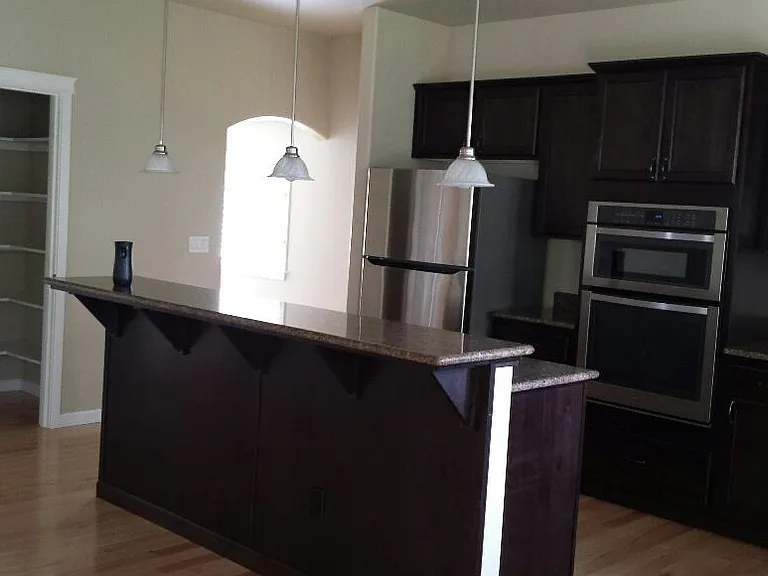3905 Amelia Ct NE — Photo 3