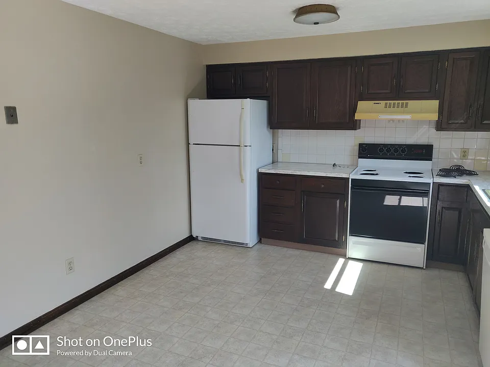 Kitchen w/dinette