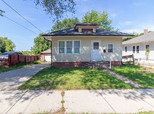 624 Raymond St, Elgin, IL 60120