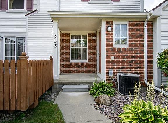 5th image of 253 Barrington Cir #1