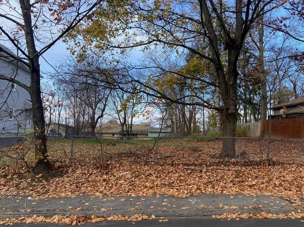 13 Nelson St, Webster, MA 01570