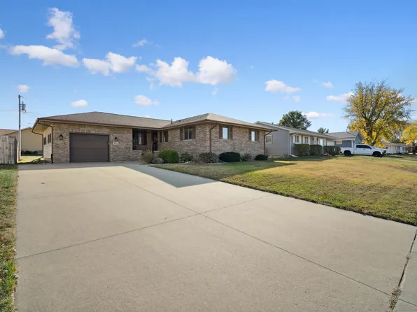 506 1st Ave E, Farley, IA 52046