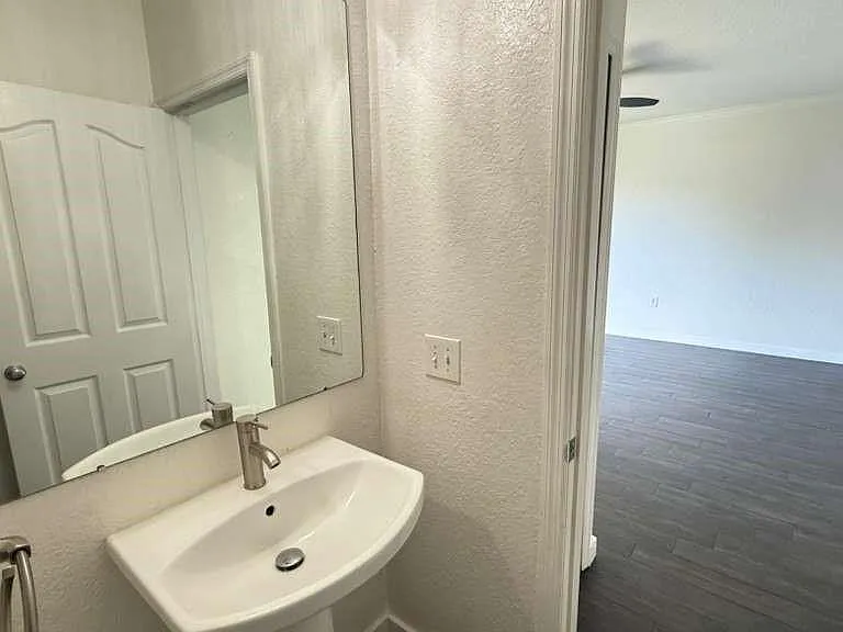 6133 Metrowest Blvd #105 — Photo 35