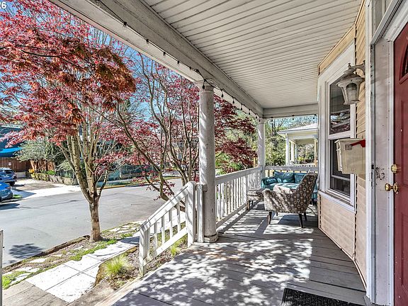 5th image of 1815 SE Alder St