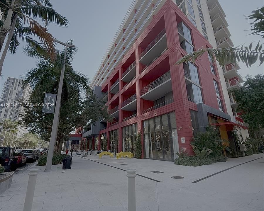 1st image of 90 NE 32nd St #824