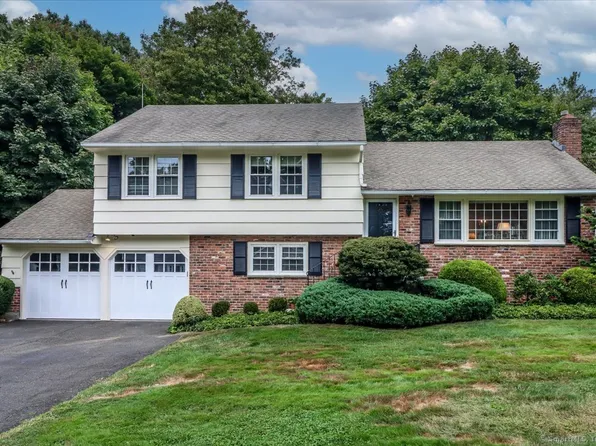 34 Canterbury Lane, Trumbull, CT 06611