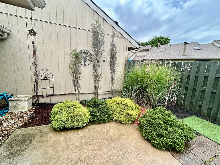 12204 Charlotte St — Photo 50