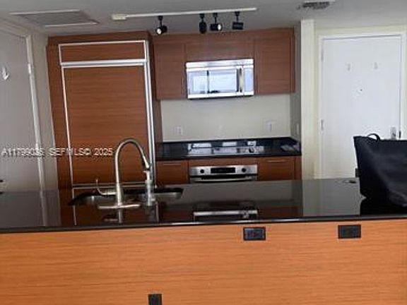 3rd image of 50 Biscayne Blvd APT 2204
