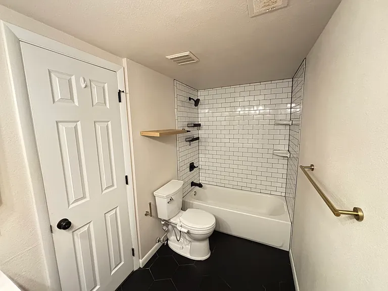 433 Wright St #303 — Photo 14
