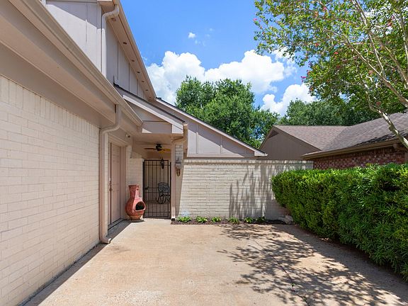 2nd image of 2807 Foxfire Cir