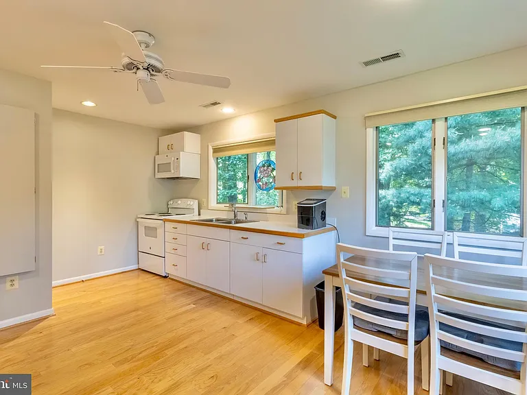 7613 Hamlet St — Photo 11