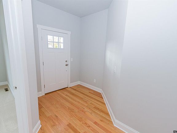 5th image of 24 Conklin Ct