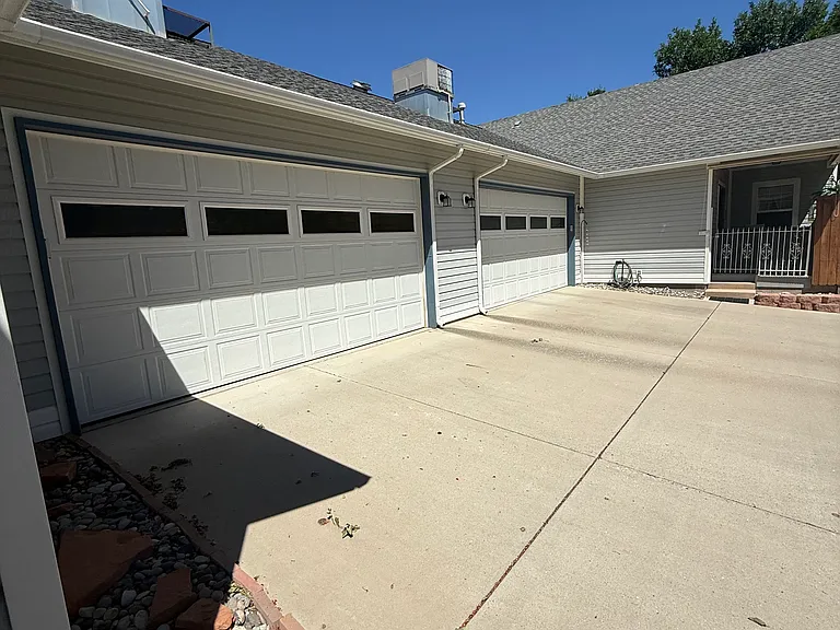 1155 Primrose Ln — Photo 2