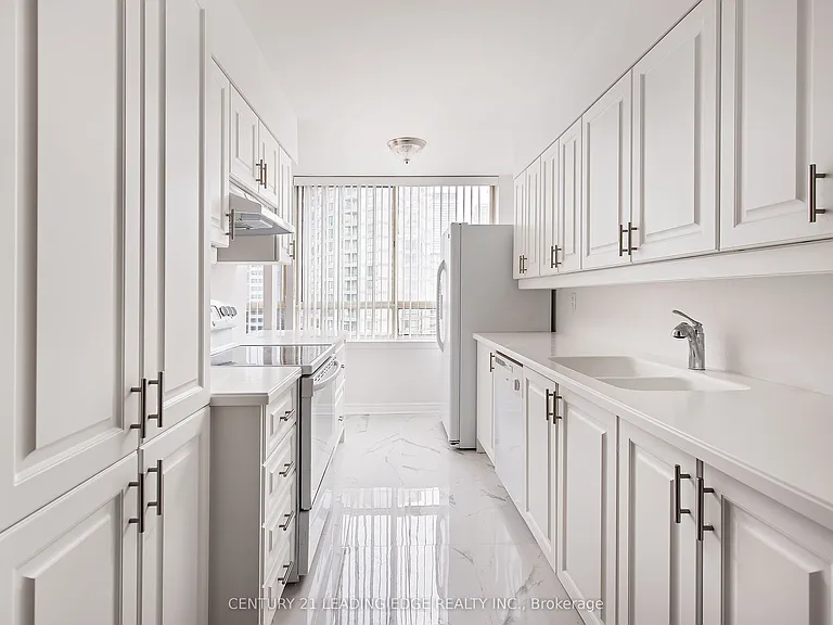 633 Bay St #2204 — Photo 10
