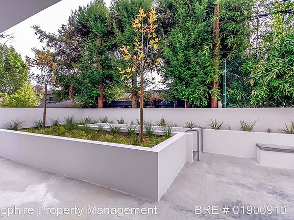 2nd image of 11478 Moorpark St Unit 202