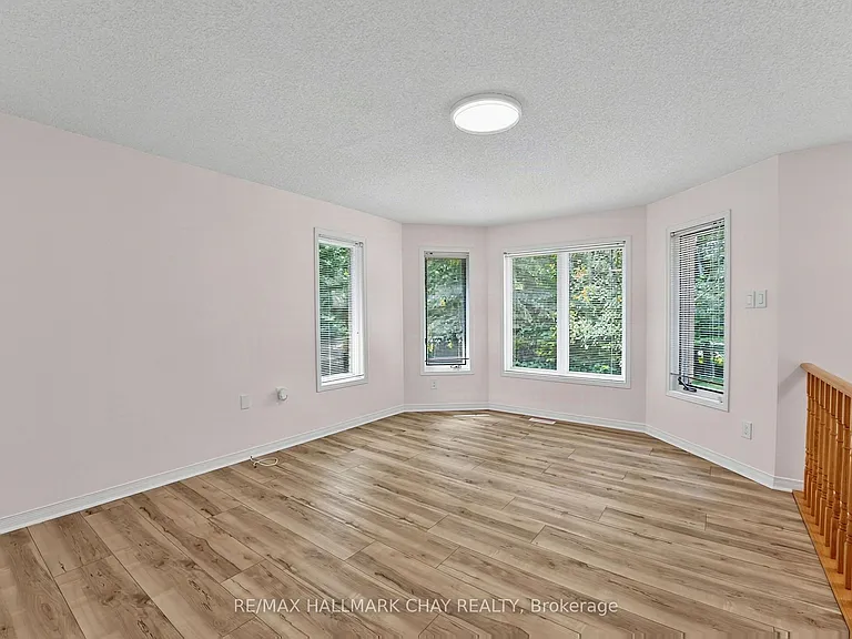 1091 Fox Farm Rd — Photo 3