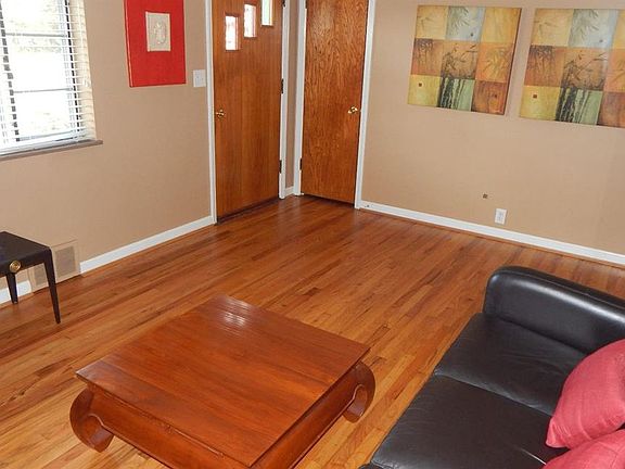 3rd image of 545 Alvina Ln