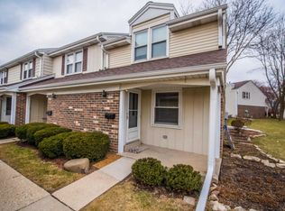 6220 W College Ave #34, Greendale, WI 53129