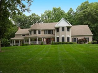 25 Country Oaks Rd, Lebanon, NJ 08833