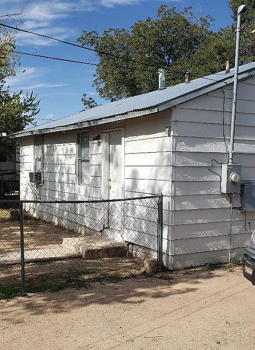 1500 W Bronson St