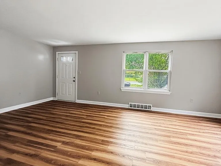 706 S College Ave — Photo 3