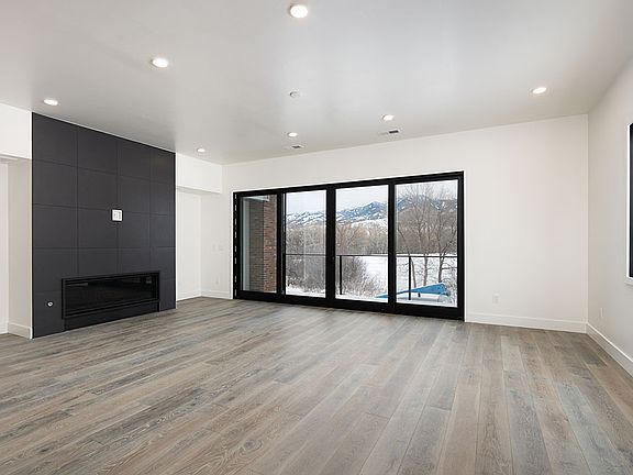 Bridger Vale 2B Living Room