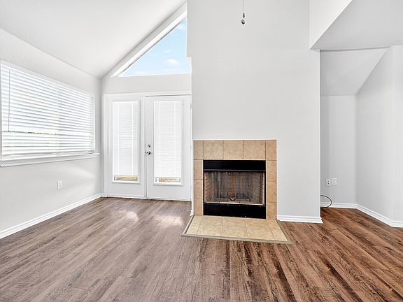 4th image of 9837 Walnut St #208