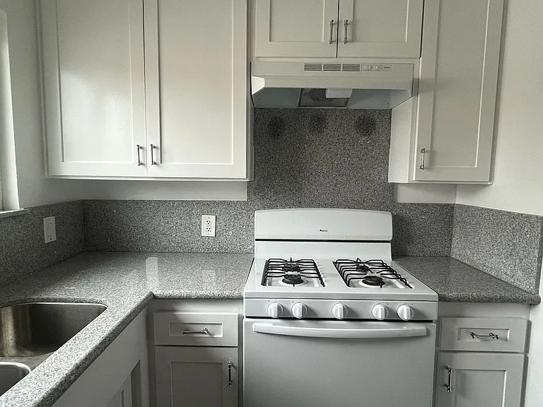 320 Western Ave — Photo 29