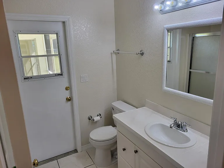 6833 Babcock St — Photo 11
