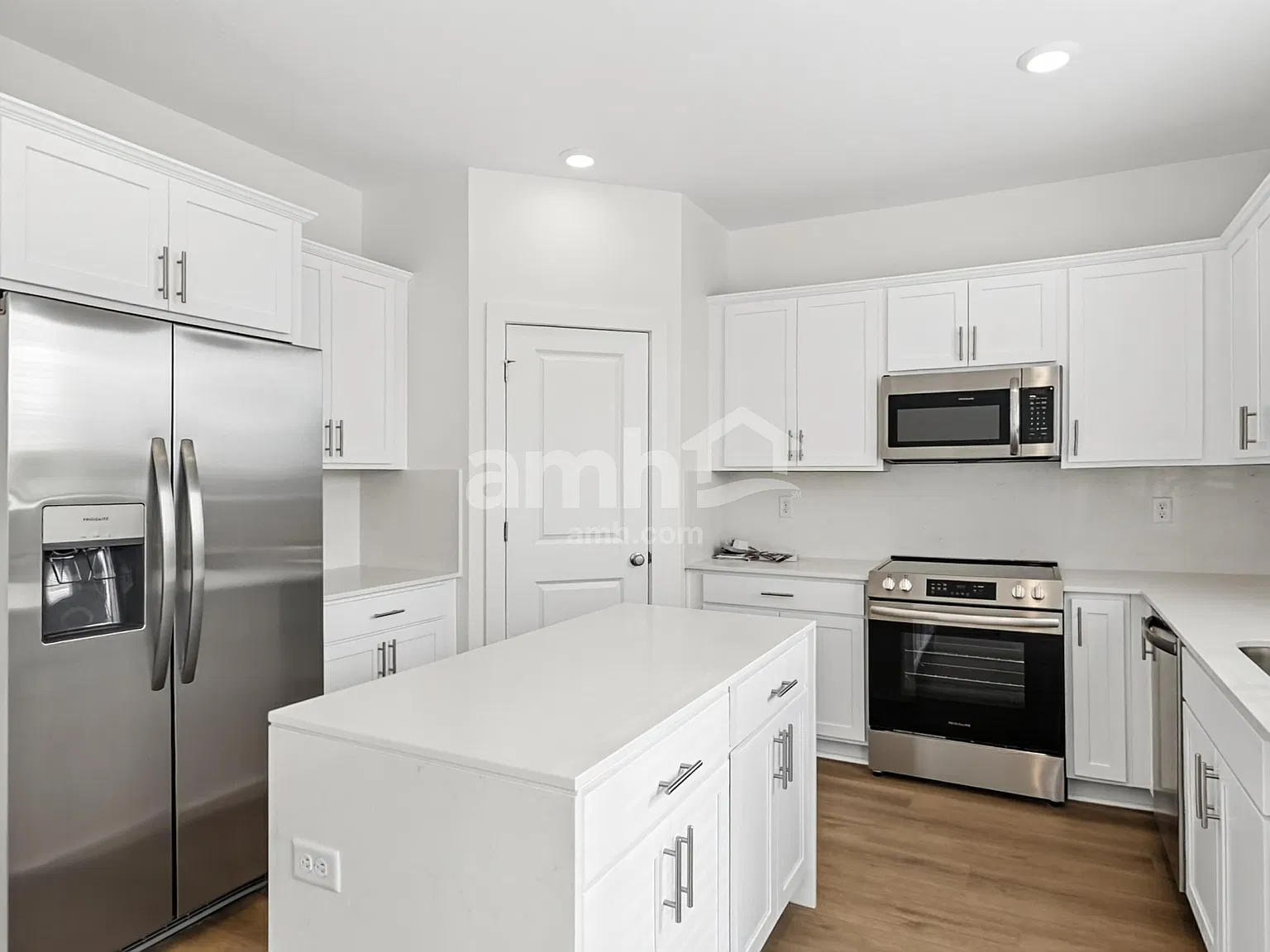 5 bed, 3.5 bath, 2612 sqft, $3,045 — Photo 4