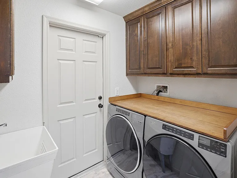 15600 Rolling Meadows Cir — Photo 28