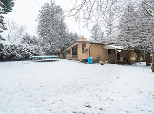 11 Robinhood Dr, Hamilton, ON L9H4G2