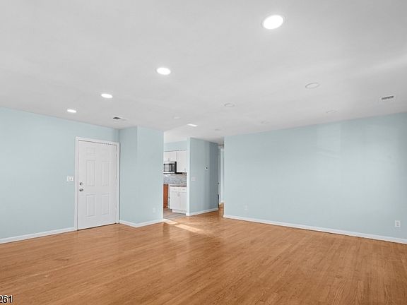 5th image of 219-221 Clinton Pl