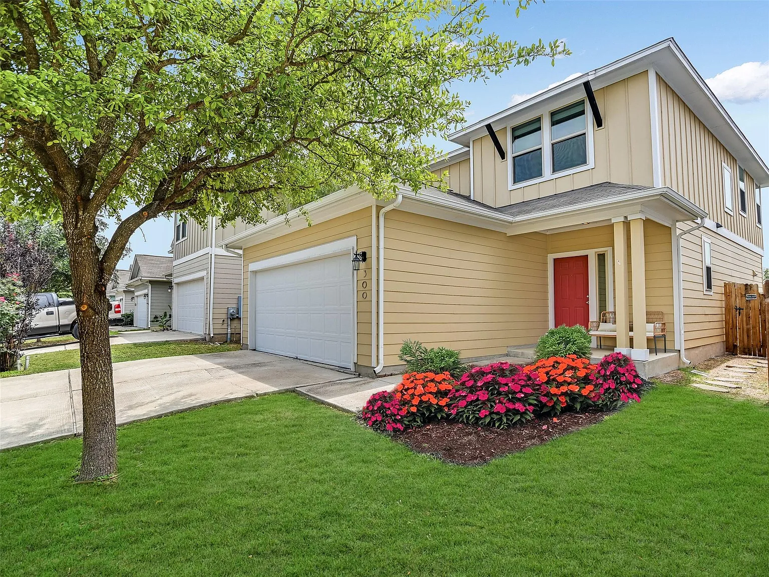 3 bed, 2.5 bath, 1931 sqft, $1,900 — Photo 1