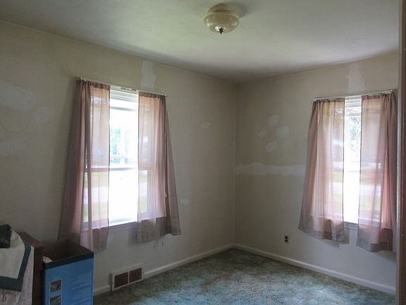 5th image of 1006 Monroe St