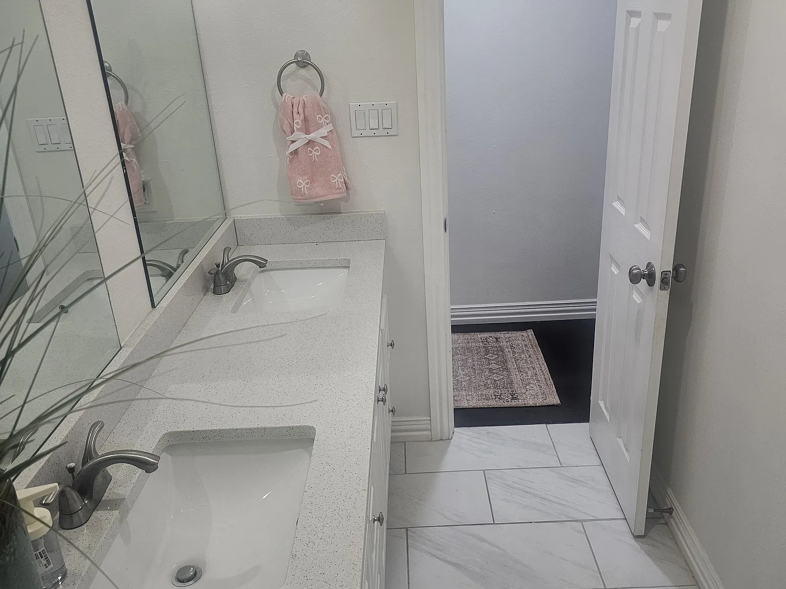 1 bed, 900 sqft, $1,375 — Photo 2