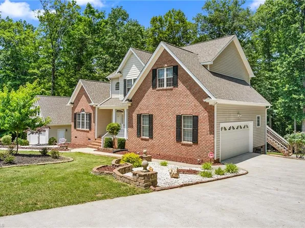 1084 Wild Briar Ln, Stem, NC 27581