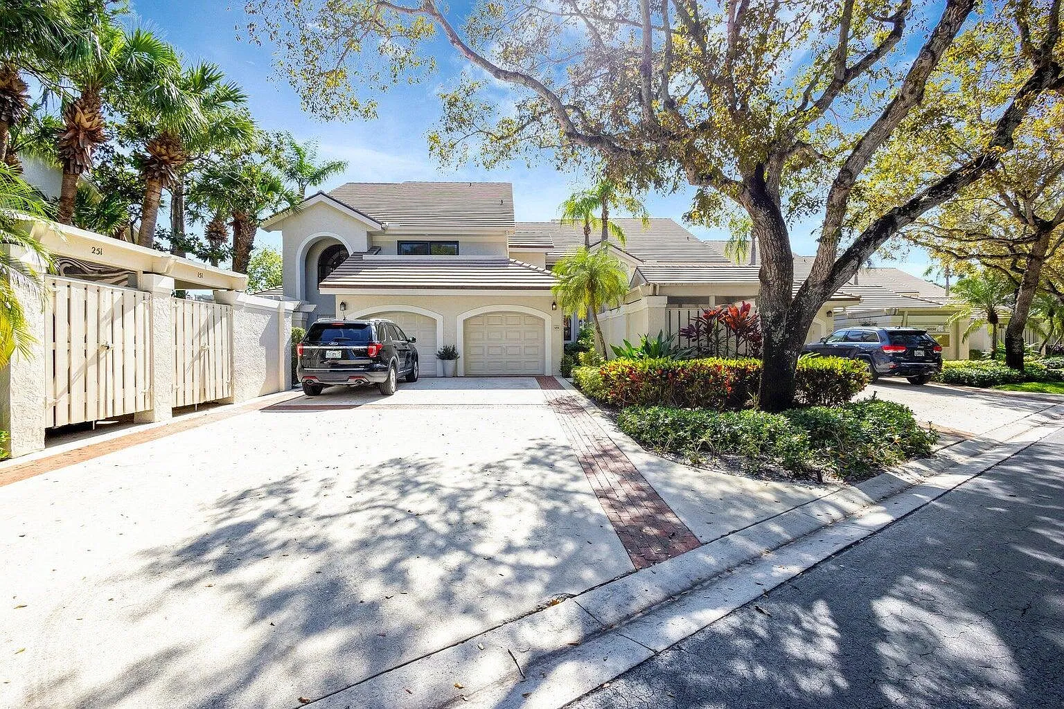 3 bed, 2.0 bath, 1724 sqft, $7,500 — Photo 2