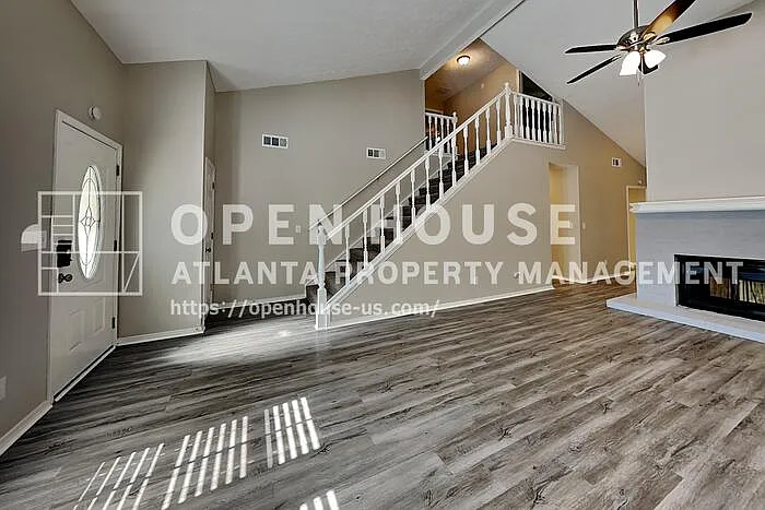 3 bed, 2.5 bath, 2296 sqft, $2,345 — Photo 4