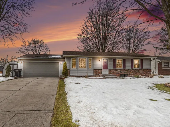 5541 Bonnie Ave SE, Kentwood, MI 49508