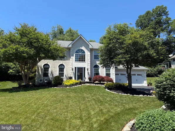 1204 Woodsview Dr, Garnet Valley, PA 19060
