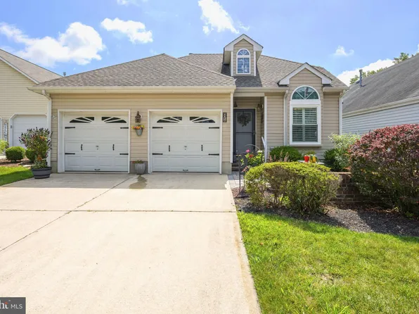 81 Summerhill Dr, Manahawkin, NJ 08050